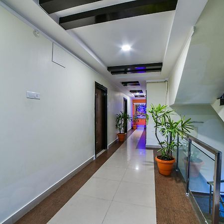 Hotel Oyo Surya Teja Residency à Khammam Extérieur photo