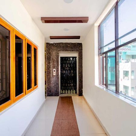 Hotel Oyo Surya Teja Residency à Khammam Extérieur photo