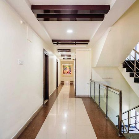 Hotel Oyo Surya Teja Residency à Khammam Extérieur photo
