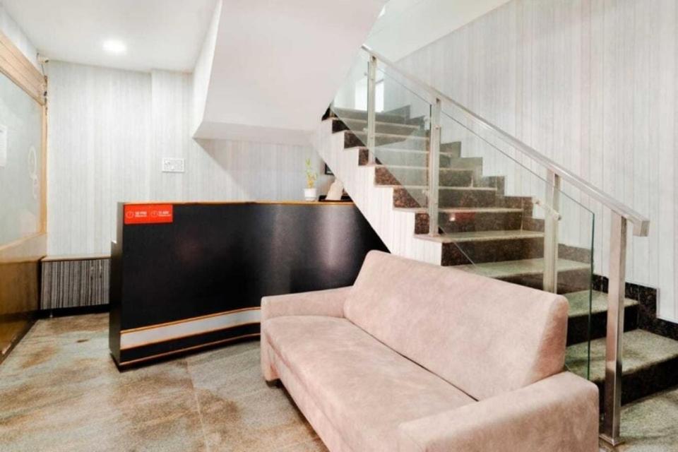 Hotel Oyo Surya Teja Residency à Khammam Extérieur photo