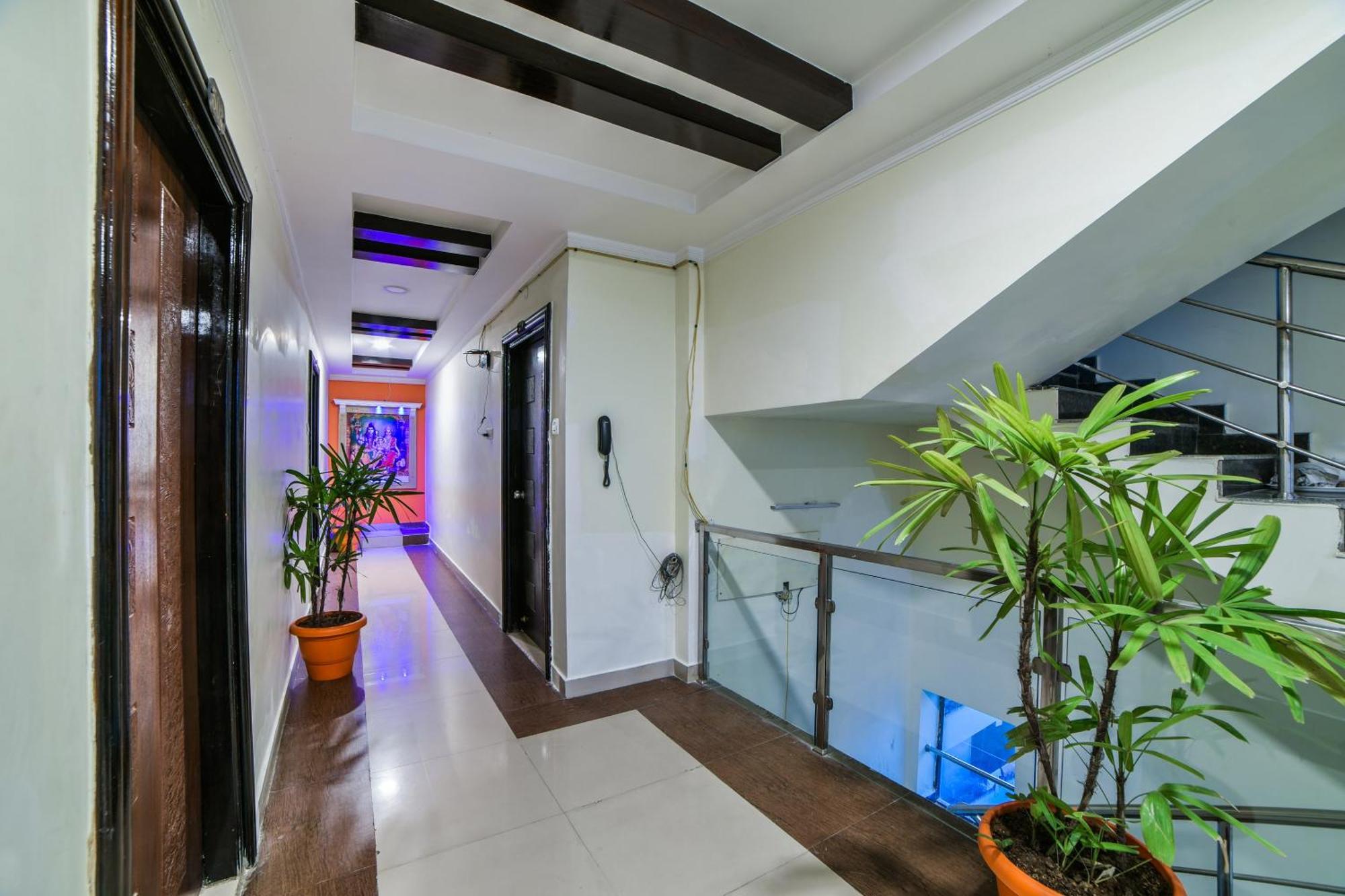 Hotel Oyo Surya Teja Residency à Khammam Extérieur photo