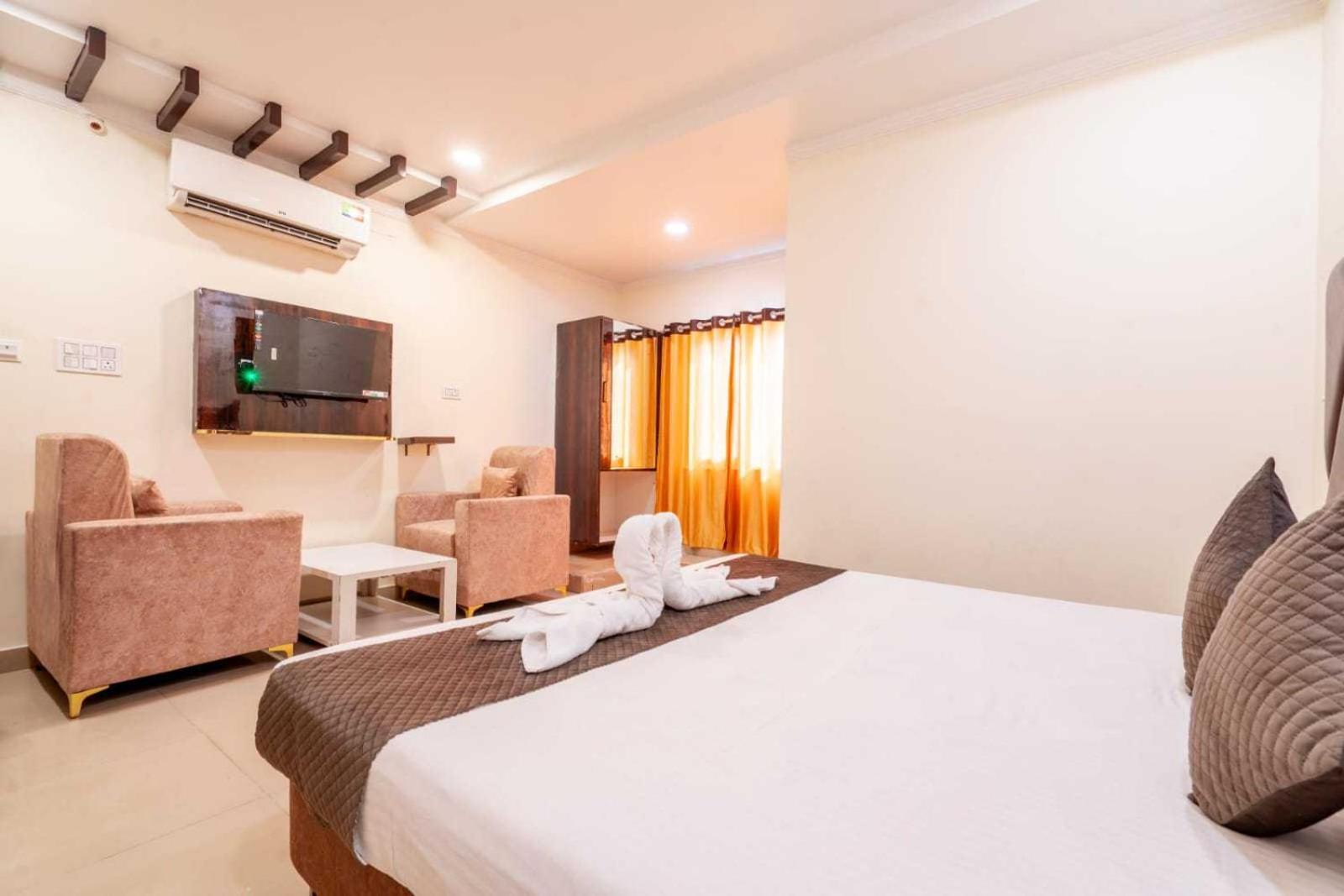 Hotel Oyo Surya Teja Residency à Khammam Extérieur photo