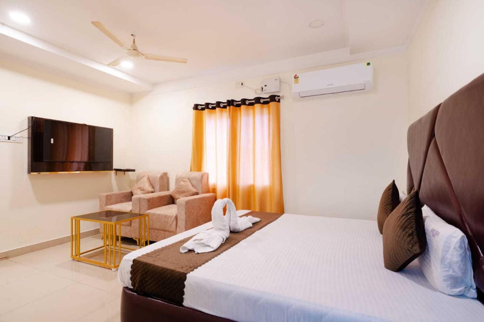 Hotel Oyo Surya Teja Residency à Khammam Extérieur photo